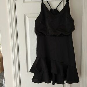Lulu’s black dress